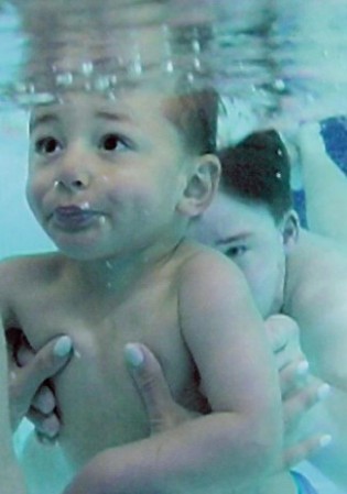 Klub Delfínek plavou s dítětem